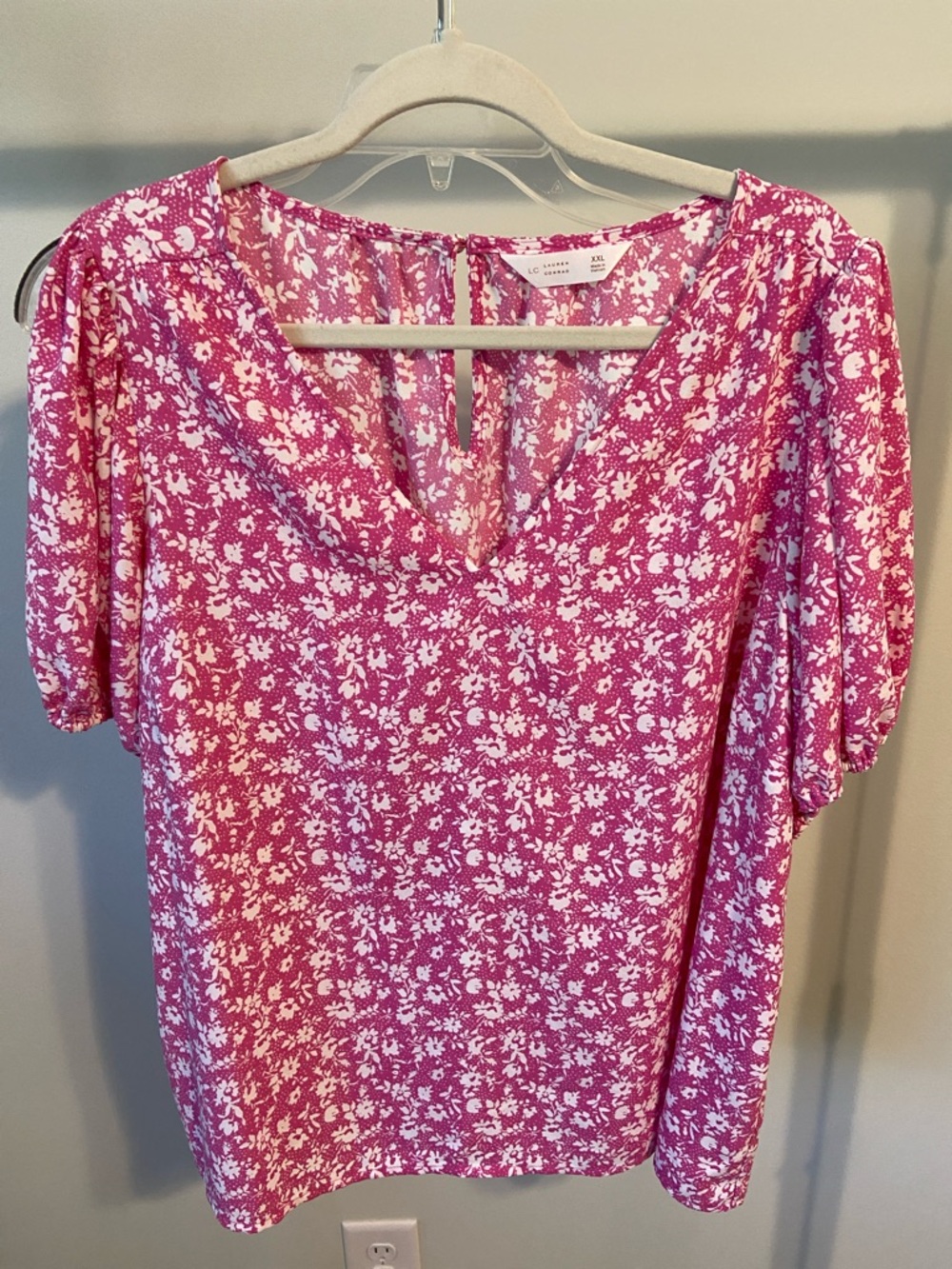 LC Lauren Conrad Pink & White Floral V-Neck Short Sleeve Blouse